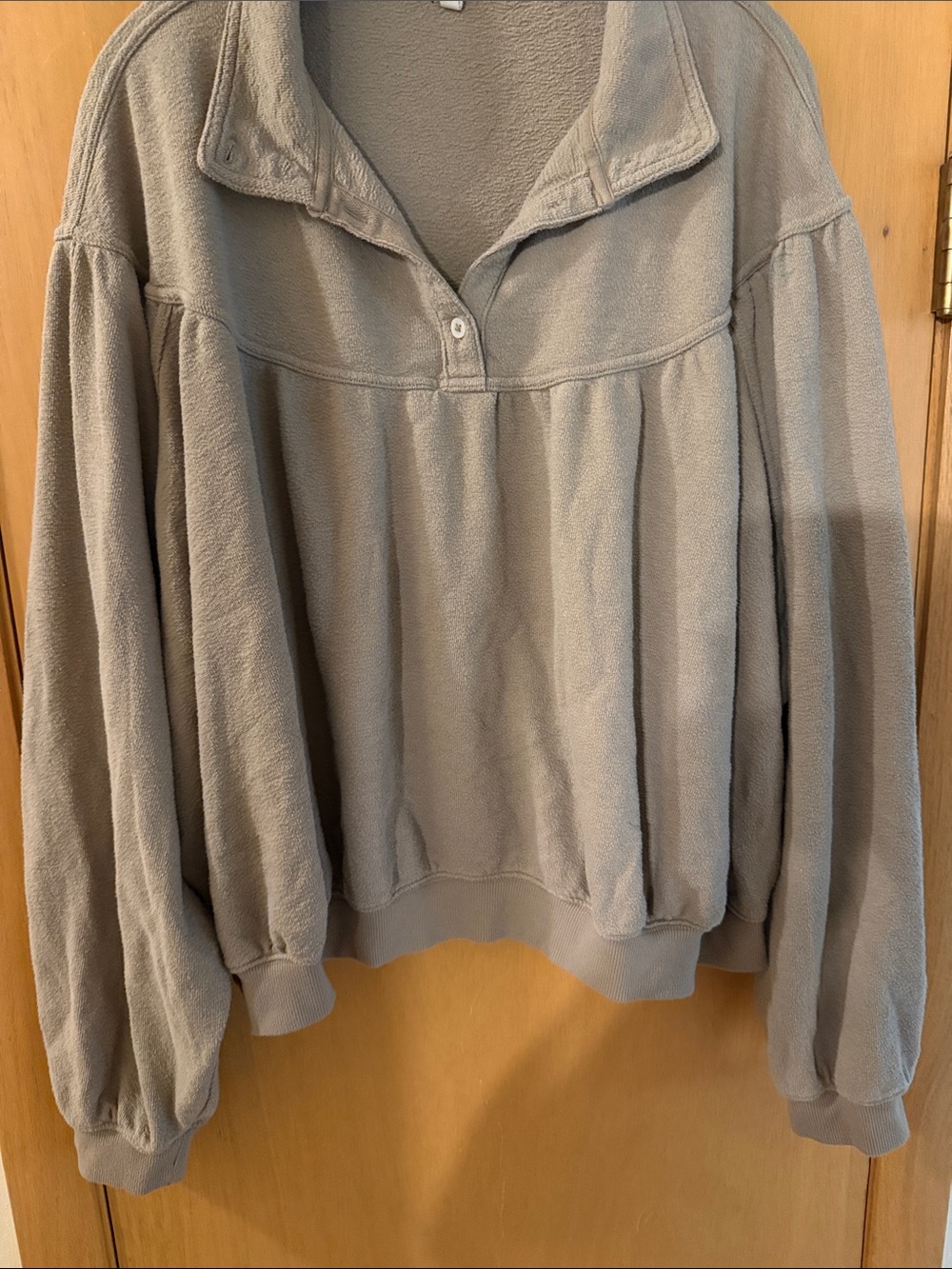 Aerie Women’s Henley Pullover Button Collar Sweatshirt Taupe Gray Size XL - Picture 3 of 9